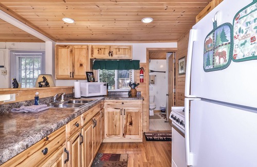 Eagle River Cabin | Stepaway Vacation Rentals-Cozy Cottage