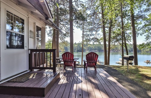 Eagle River Cabin | Stepaway Vacation Rentals-Cozy Cottage