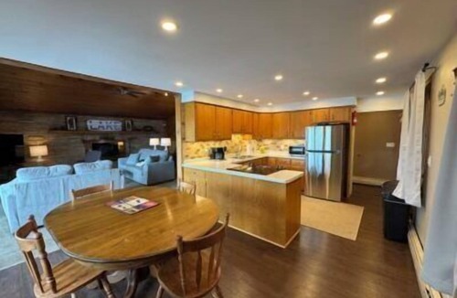 St Germain House | Stepaway Vacation Rentals- Circle of Pines Oak Leaf Lodge