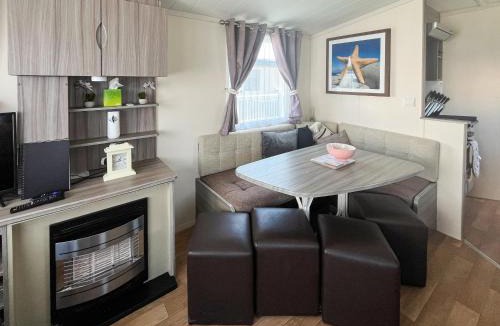Rhyl House | Stephanie