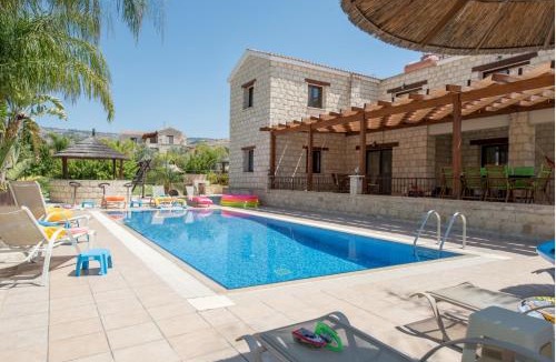 Simou Villa | Stephanie Villa