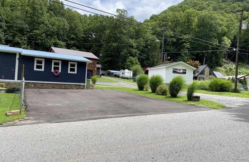 Accoville House | Stephen’sHouse Bandits Houses LLC