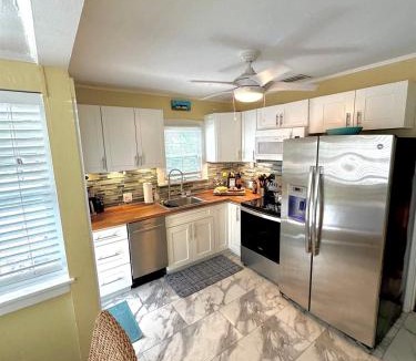 Pass-a-Grille Apartment | Steps 2 Beach- Cottage wking bd 2bikes parking