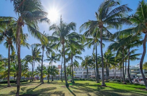 South Beach Condo | Steps 2 Beach Ocean Drive Deco Apt 2 Queen Beds
