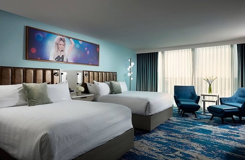 East Daytona Hotel | Steps Away from Daytona Beach! With Outdoor Pool, Pet-friendly Property