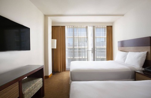 Waikiki Hotel | Steps Away from Kuhio Beach and More Attractions! Enjoy at the Outdoor Pool!