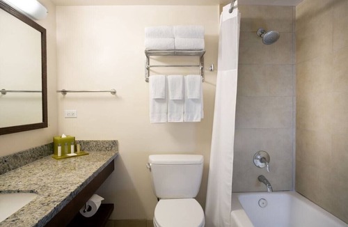 Waikiki Hotel | Steps Away from Kuhio Beach and More Attractions! Enjoy at the Outdoor Pool!