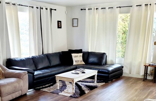 Vernon House | Steps away from the Turquoise Waters of Kalamalka Lake