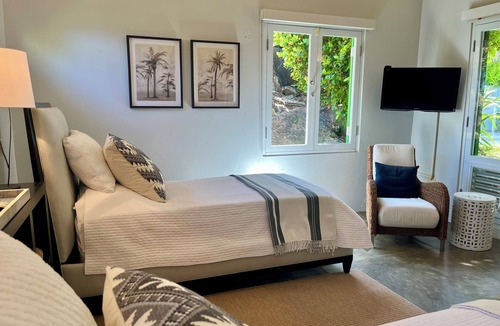 Playa Sardinas I Bed & Breakfast | Steps away from the property infinity pool overlooking the nearby keys