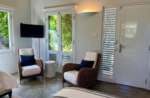 Playa Sardinas I Bed & Breakfast | Steps away from the property infinity pool overlooking the nearby keys
