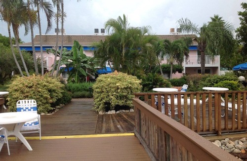 Bradenton Beach Condo | Steps away from the white sandy beach!