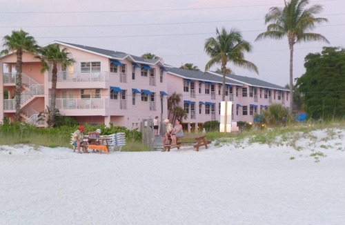 Bradenton Beach Condo | Steps away from the white sandy beach!