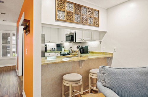 Demere Park House | Steps Away from the Pool, Beach, Restaurants, Village, and Pier!