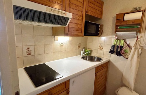 Saint-Georges-de-Didonne Apartment | Steps from Vallière Beach: Cozy 6-Person Apartment with Parking, Pet-Friendly, Balcon, and More