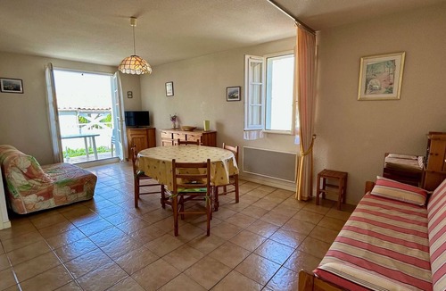 Saint-Georges-de-Didonne Apartment | Steps from Vallière Beach: Cozy 6-Person Apartment with Parking, Pet-Friendly, Balcon, and More