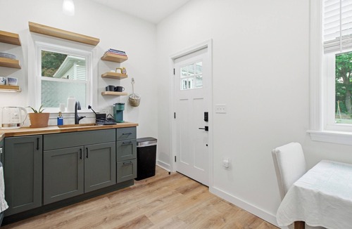Lewiston Cottage | Steps from Bates College, Quiet Cottage Retreat
