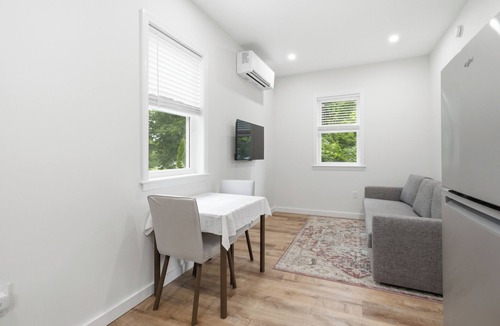 Lewiston Cottage | Steps from Bates College, Quiet Cottage Retreat