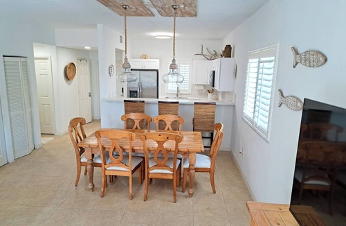 Bailey Town Apartment | Steps from beach and infinity pool, Golf Cart Optional