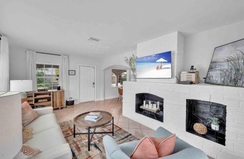 Lauderdale Beach House | Steps from Beach Quaint Cottage Hot Tub Surf Key H0MES
