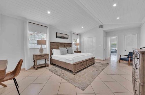 Lauderdale Beach House | Steps from Beach Quaint Cottage Hot Tub Surf Key H0MES