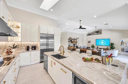 Lauderdale Beach House | Steps from Beach Heated Pool Sunrise Key RESlDENCES