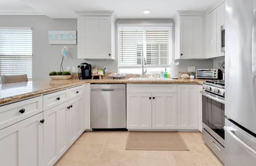West Newport Villa | Steps from Beach: Stylish Getaway