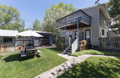 Old Town House | Steps From Downtown| Monthly Rentals| On Bus Route
