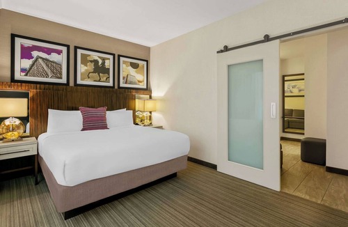 Downtown Baltimore Hotel | Steps from Inner Harbor! Stylish Stay Near Baltimore Museum of Art