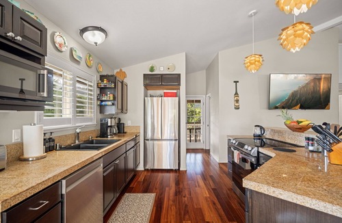 Kilauea House | STEPS FROM STUNNING MOLOAA BAY