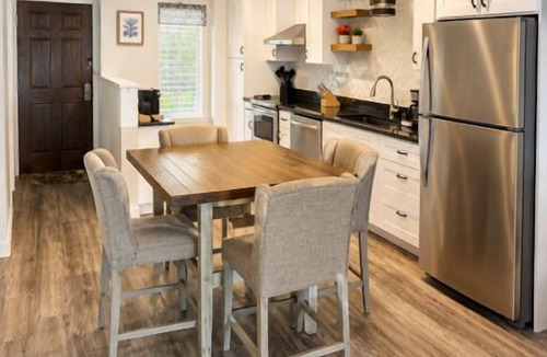 Estate Golden Rock Condo | Steps from the beach!