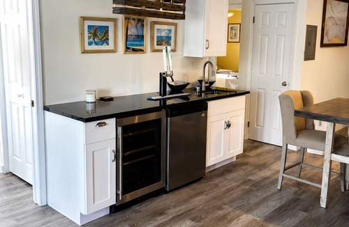 Estate Golden Rock Condo | Steps from the beach!