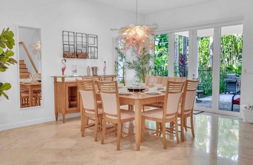 Birch Park Finger Streets House | Steps from the Beach Heated Pool Sun Key Game room RESlDENCES