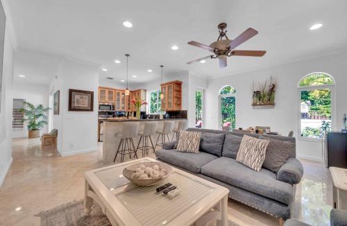 Birch Park Finger Streets House | Steps from the Beach Heated Pool Sun Key Game room RESlDENCES