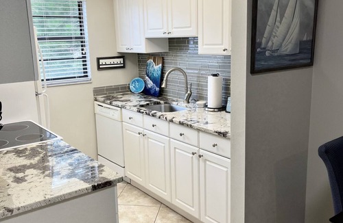 Whitney Beach Condo | Steps from the beach on Longboat Key