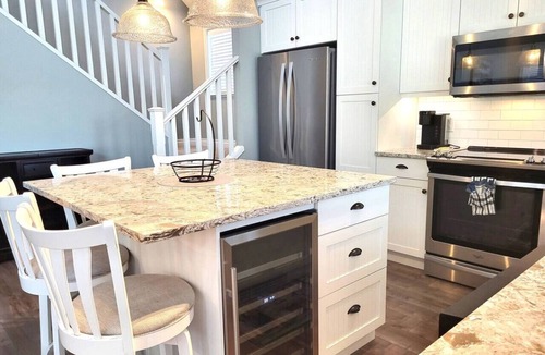 Osoyoos House | Steps from the beach and Pool #62