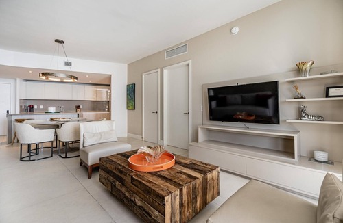 Hollywood South Central Beach Condo | Steps from the Beach-Views from the 29th Floor