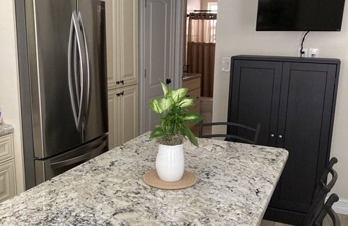 Hollywood Condo | Steps from the beach and the famous Broadwalk