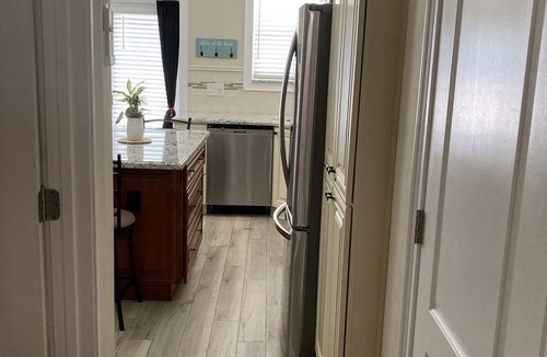 Hollywood Condo | Steps from the beach and the famous Broadwalk