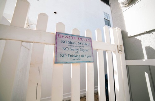 Silver Strand House | Steps from the sand- Tower 4 Beach Duplex Completely remodeled, pet friendly!
