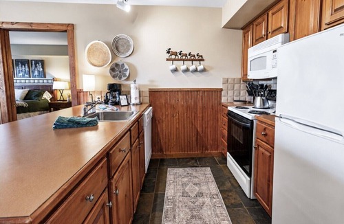 Edray Apartment | Steps From The Slopes Ski In Out Hot Tub Village