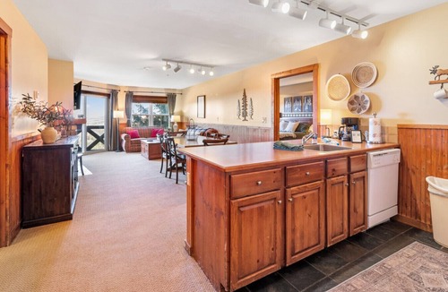Edray Apartment | Steps From The Slopes Ski In Out Hot Tub Village