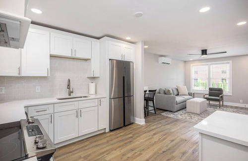 Hillsboro West End House | Steps from Vanderbilt | The Nomad #12