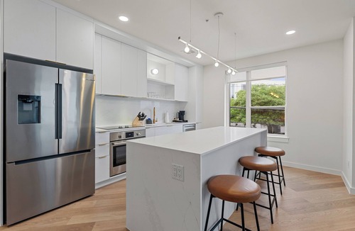 South Lamar Apartment | Steps from Zilker | Pool, Dining, Bar, Creative Co-Working Space | The Code