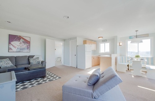 Weekapaug House | Steps to a private beach, enjoy sunsets and kayaking from your backyard!