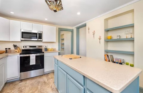 Mount Vernon House | Steps to Ariel Park/Renovated 2BR Retreat