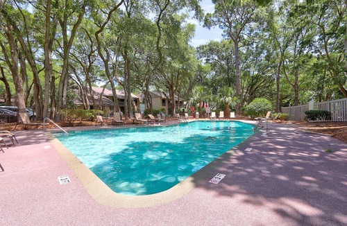 Folly Field Condo | Steps to Beach-Hilton Head Condo-Pet Friendly
