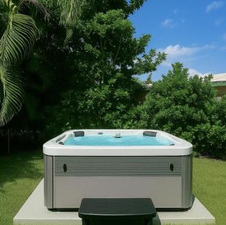 Palm Beach Shores Apartment | Steps To Beach! 4 Condos In 1- Perfect For Groups