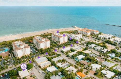 Palm Beach Shores Apartment | Steps To Beach! 4 Condos In 1- Perfect For Groups