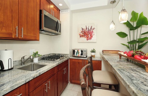 Waikiki Condo | Steps to beach! Gorgeous renovated partial ocean view condo at Waikiki Shore!