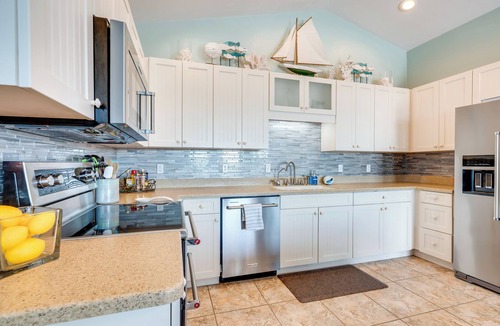 Cedar Key Cottage | Steps to Beach: Home w/Sunset Views in Cedar Key!